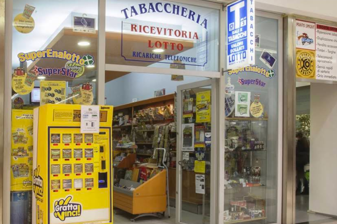 La tabaccheria dove è avvenuta la maxi-vincita