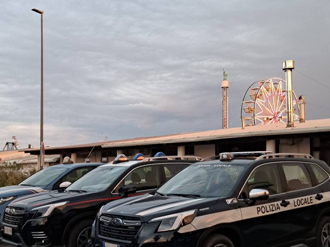 Rosolina mare: auto in piazzale Europa
