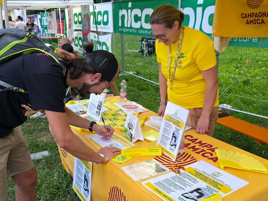 Foto della raccolta firme