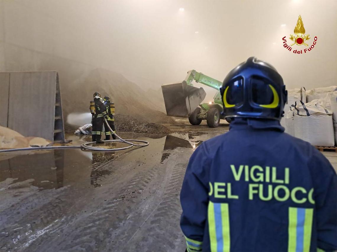 Paura a Malo: principio d’incendio in una ditta di mangimi, intervengono i vigili del fuoco