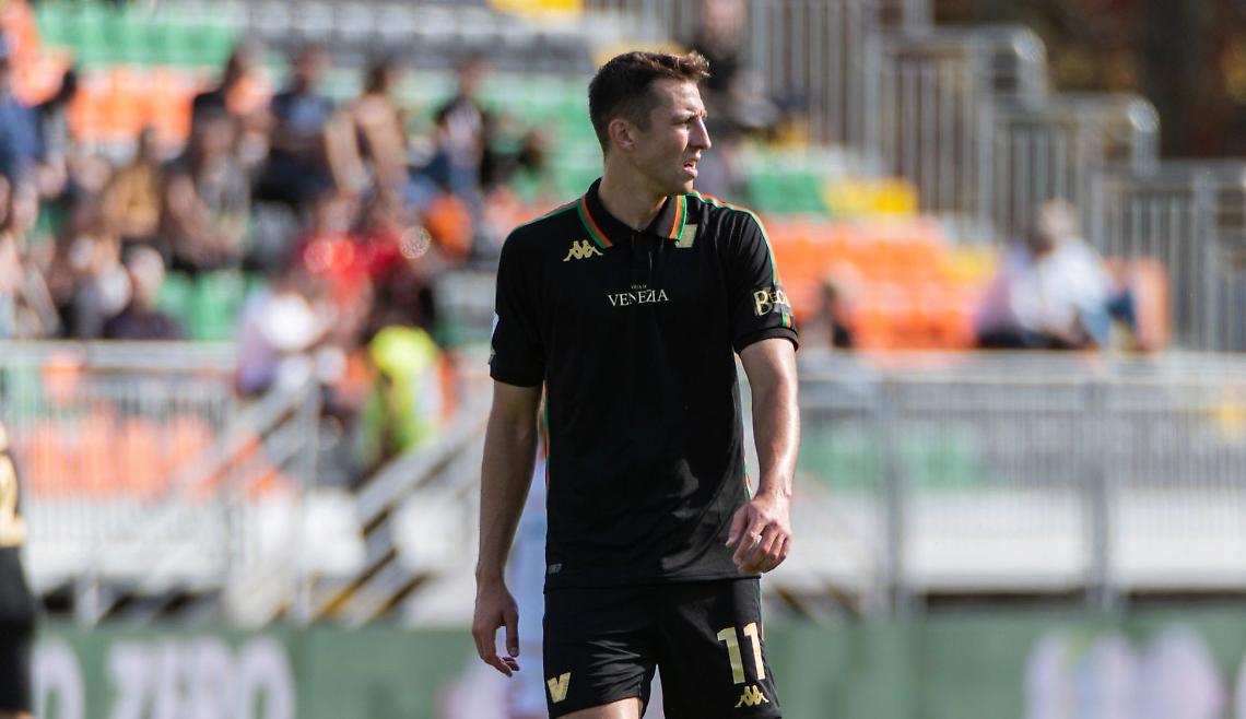 Andrija Novakovich saluta Venezia: l’attaccante vola alla Reggiana