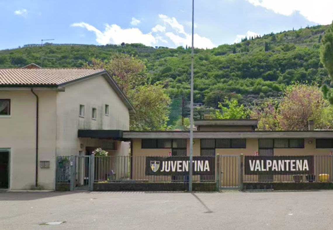 L'esterno del centro sportivo