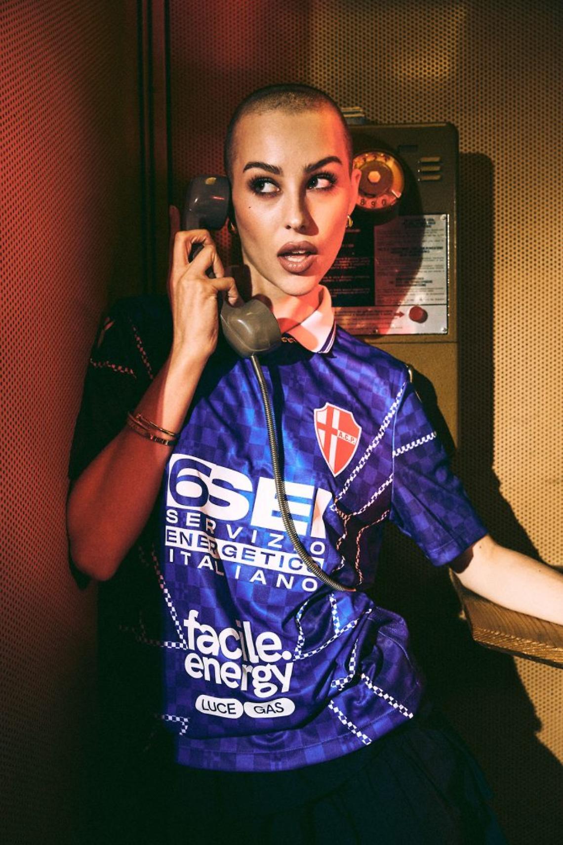 Padova, in campo con lo stile anni ’90: presentata la terza maglia firmata Macron