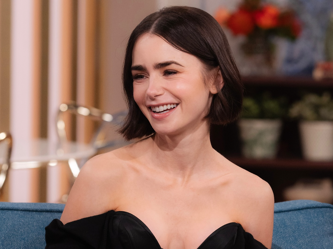 Lily Collins dalla pagina Facebook ufficiale