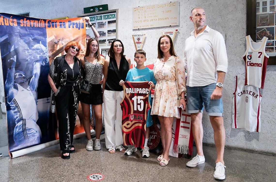 Basket Reyer e il legame indissolubile con Dražen Dalipagic. Moglie, figli e nipoti  riabbracciano la “sua” Venezia 