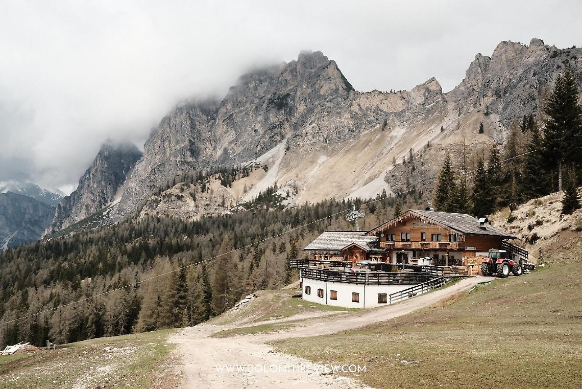 Il rifugio Mietres sopra Cortina