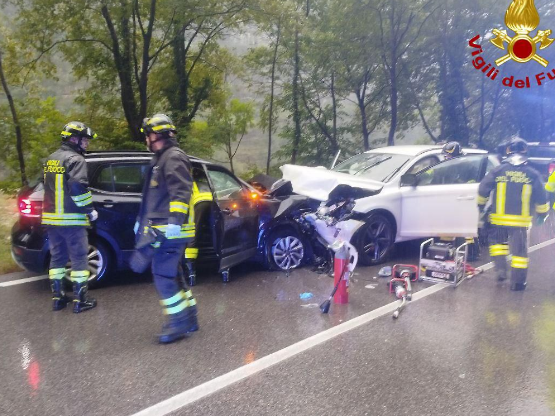 Scontro frontale alla Stanga di Sedico: quattro feriti e strada chiusa per mezz’ora