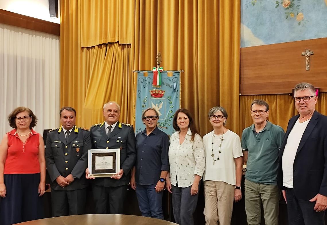 Thiene saluta il Brigadiere Capo Pietro Caretta, 35 anni di servizio in città