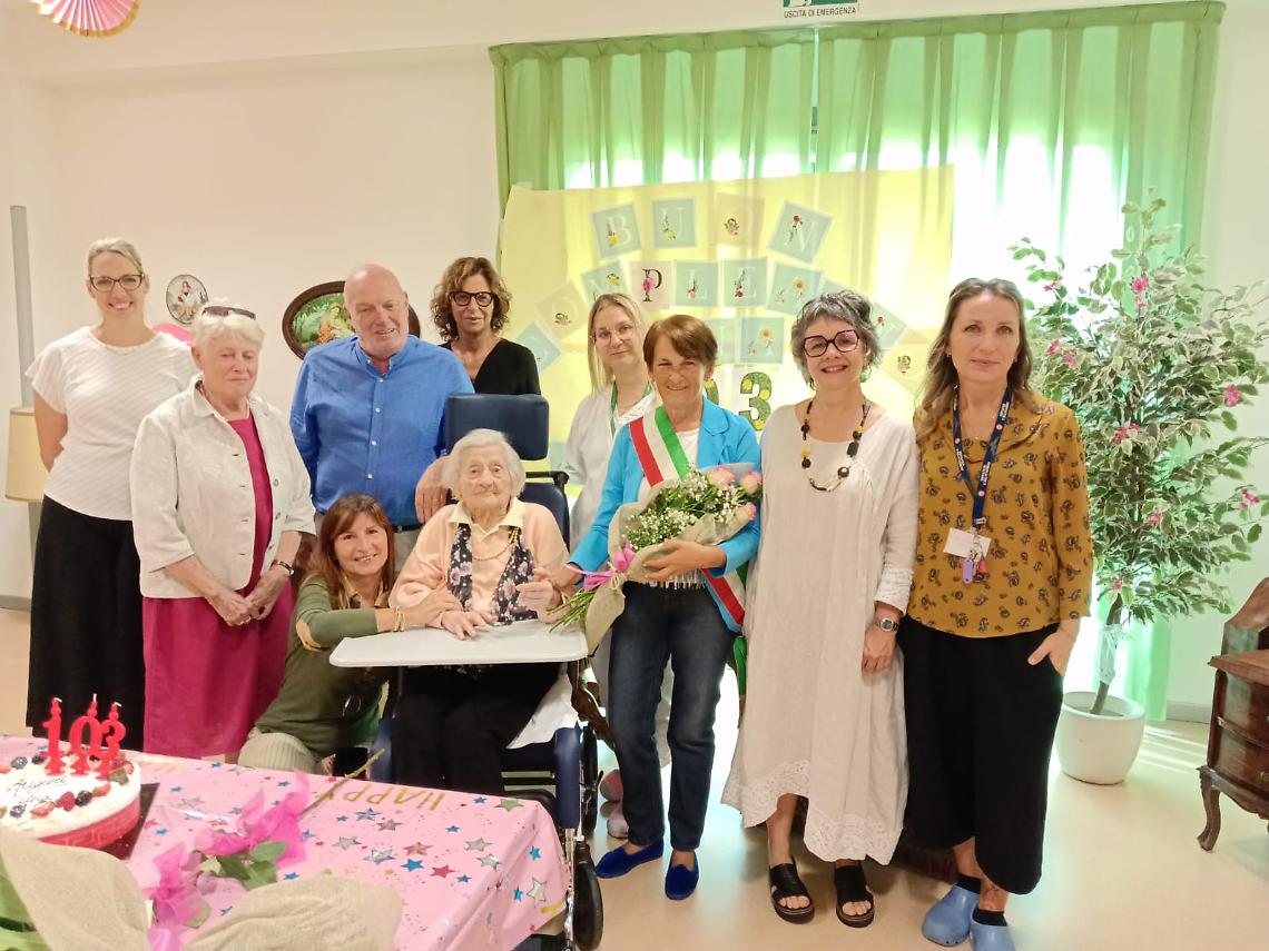 Dina Novello compie 103 anni: al Centro Zairo di Zero Branco una festa di eleganza e affetto