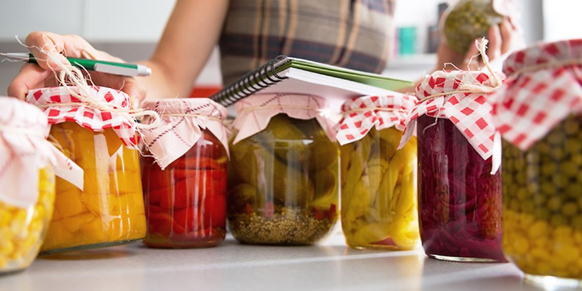 Conserve fatte in casa: sapori d’estate o pericolo invisibile? 