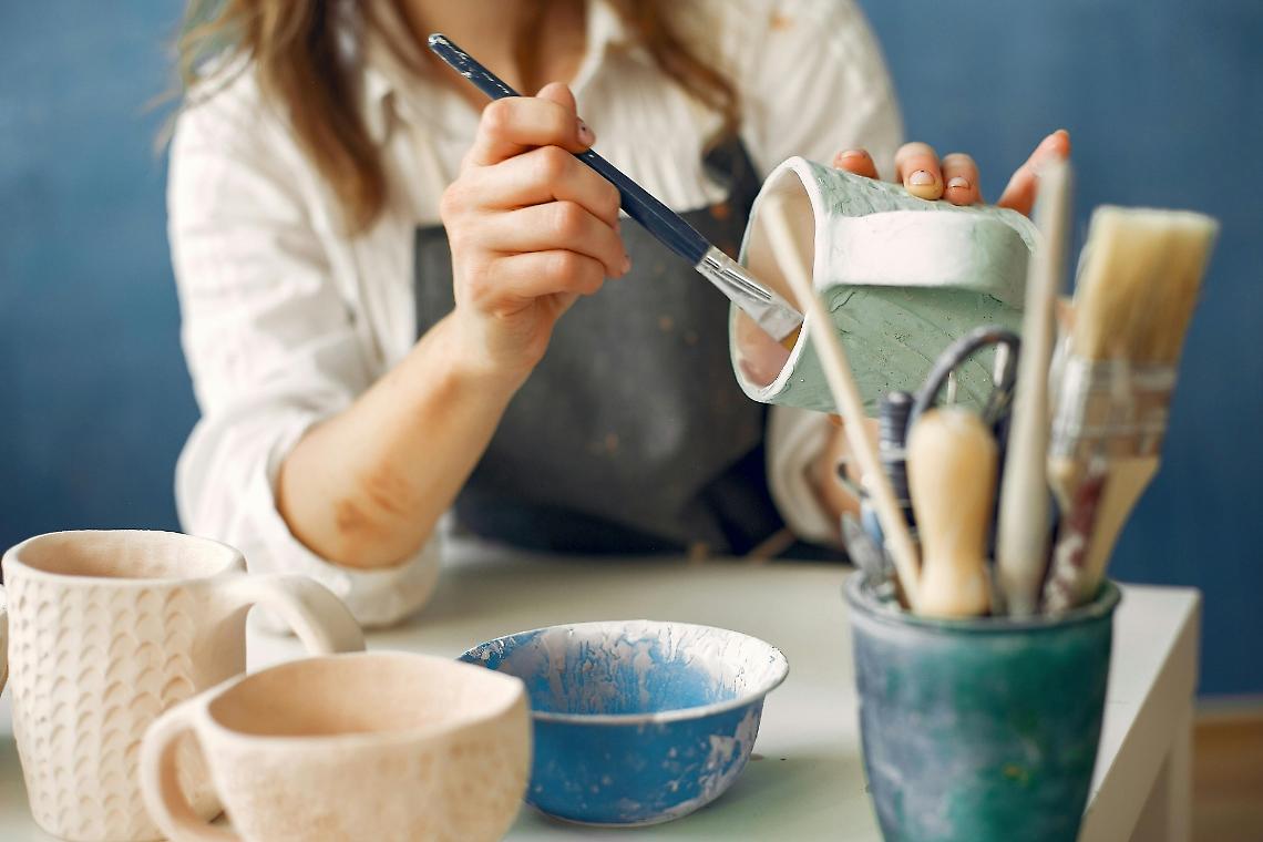 Bassano si accende con l’arte della ceramica: in Piazza Libertà arriva “999 Ciotole – Il Cuore di Nove”