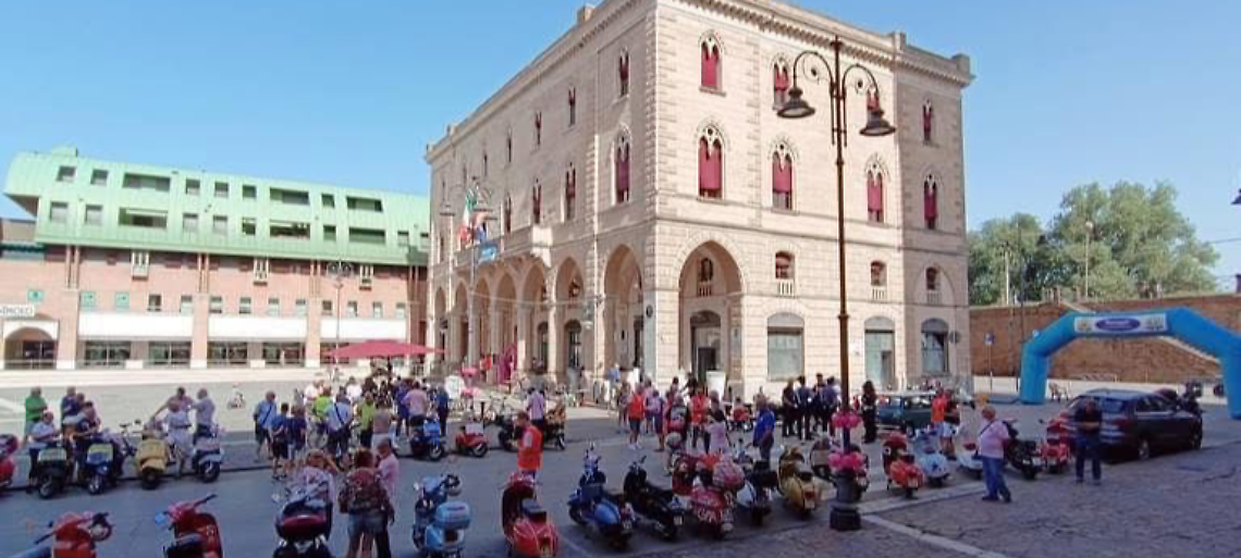 A Cavarzere torna la seconda edizione di “Vespe in Rosa”