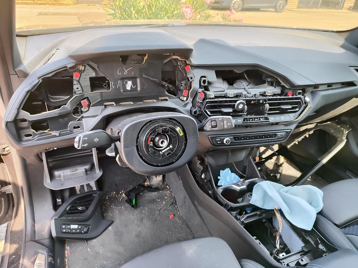 L'auto saccheggiata
