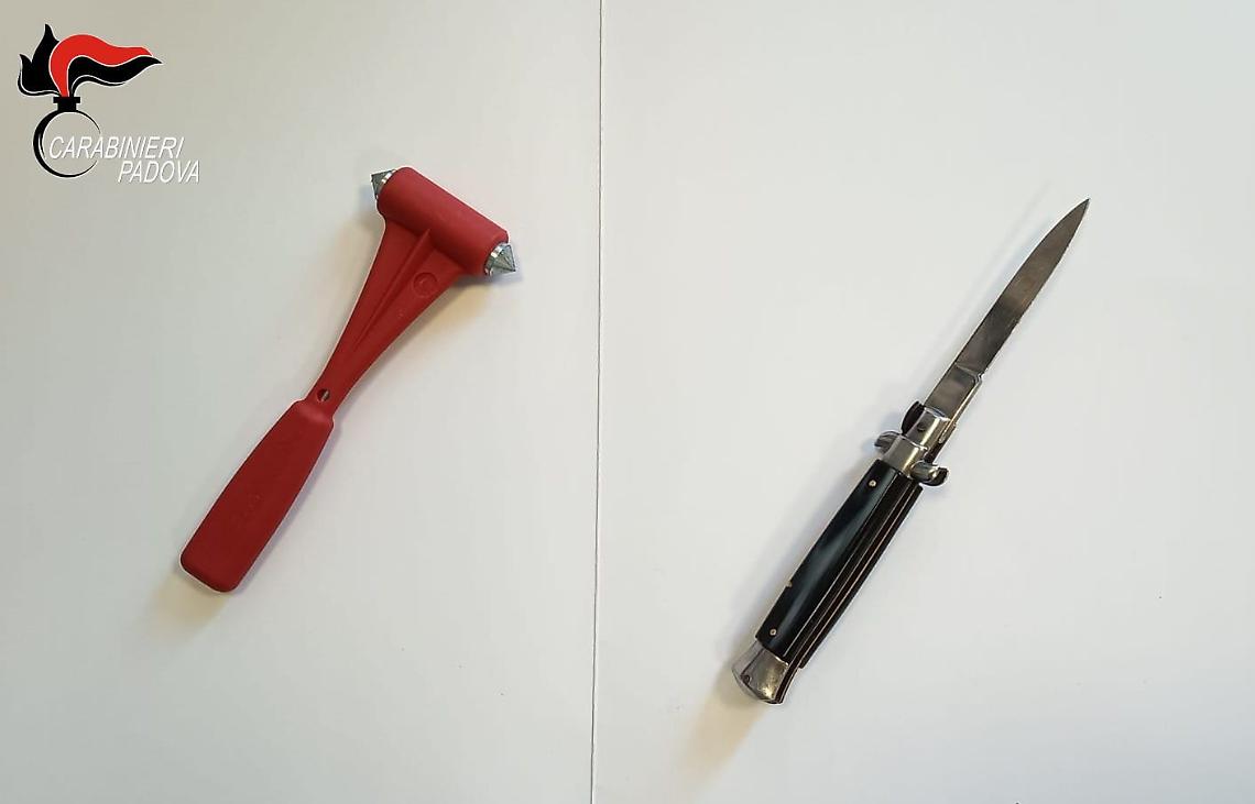 Trovato con coltello e martello frangivetro: 18enne denunciato a Tombolo