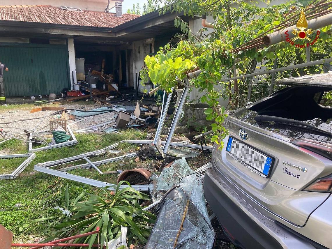 Esplosione a Dueville: paura in centro, un ferito grave e casa devastata