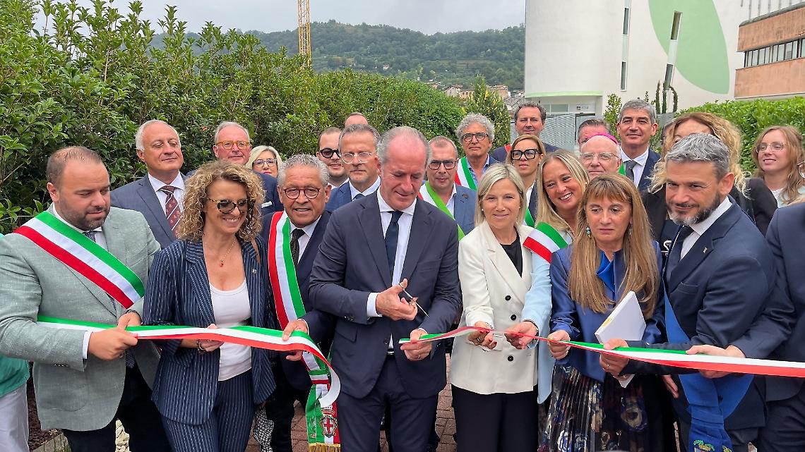 Il governatore Zaia e l'assessore Lanzarin al taglio del nastro