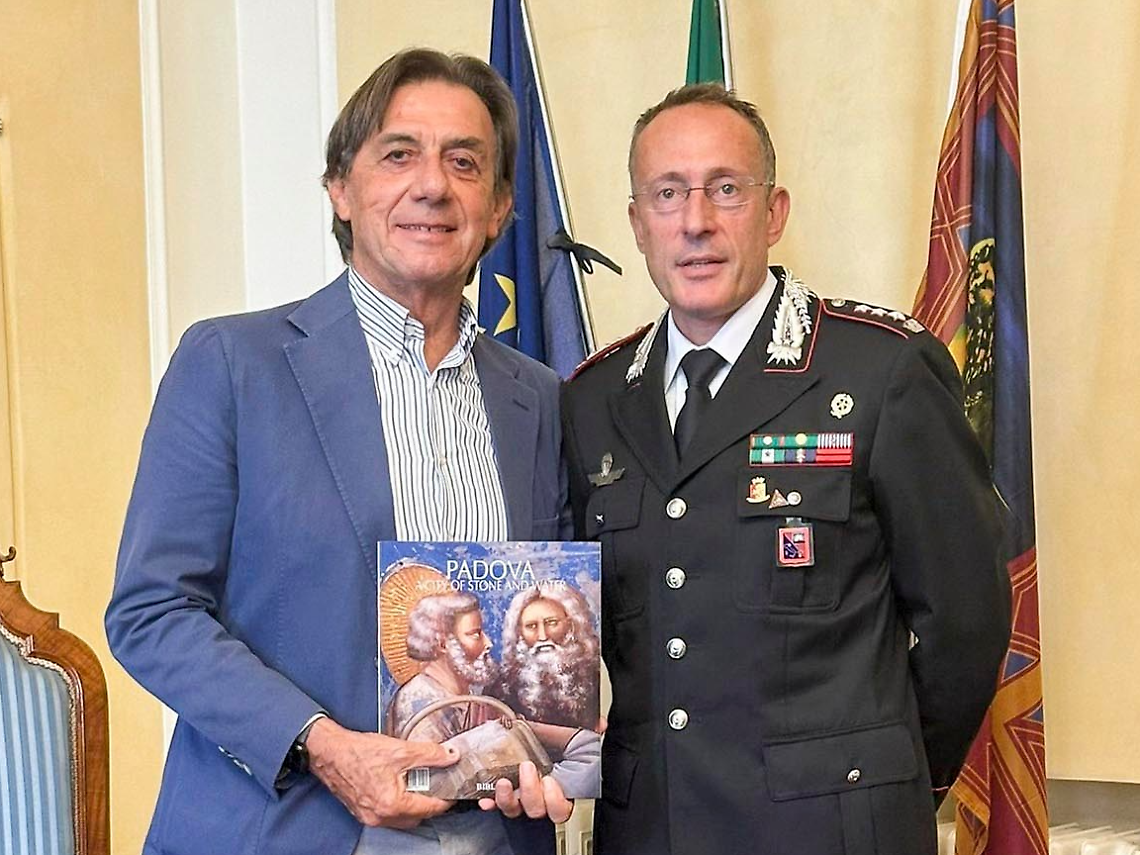 Il sindaco Sergio Giordani con il Colonnello Simone Pacioni