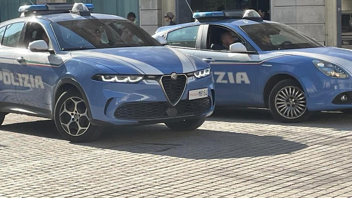 Volanti della Polizia in centro a Mestre