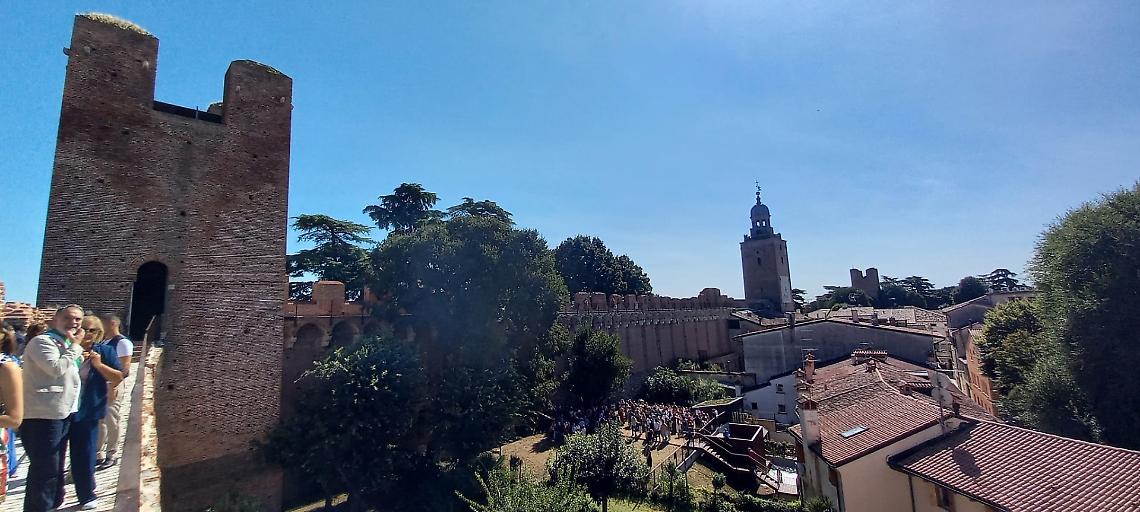Camminando sulla storia. Aperto il camminamento delle mura e la torre del Giorgione