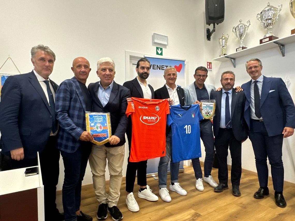 A Chioggia la sfida benefica tra Nazionale Cantanti e Nazionale Sindaci