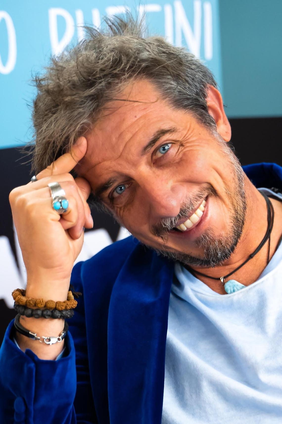 Paolo Ruffini spegne le candeline con Le Brentelle: festa di compleanno tra risate e dolcezza
