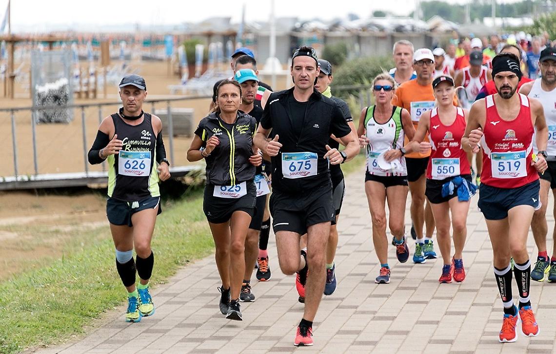 Bibione corre tra sport e solidarietà: torna la Ten Miles e la Corsa delle Rose