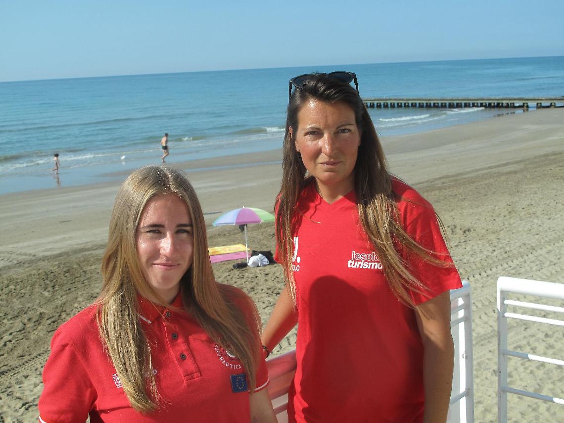 Le bagnine Alessia e Giulia di Jesolo Turismo