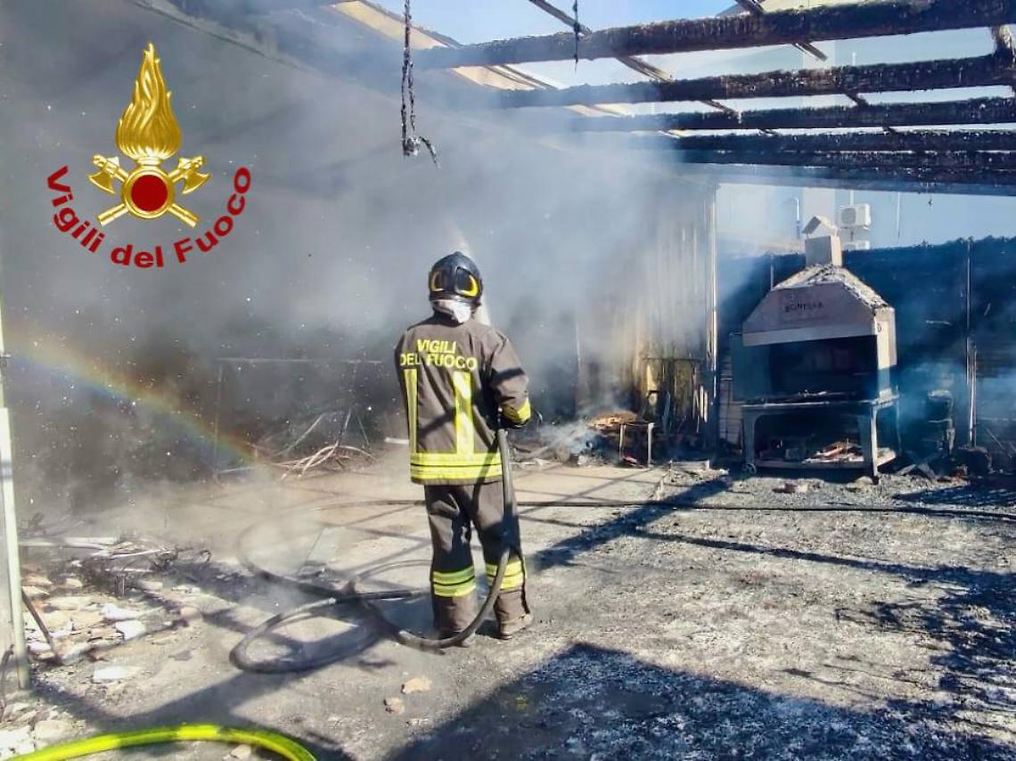 Incendio a Bovolenta: intervento tempestivo dei vigili del fuoco salva la casa