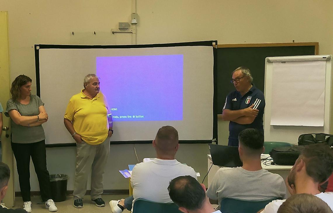 Presto 30 nuovi allenatori di calcio. È iniziato il corso Licenza D organizzato dall’Aiac, associazione allenatori calcio, di Rovigo