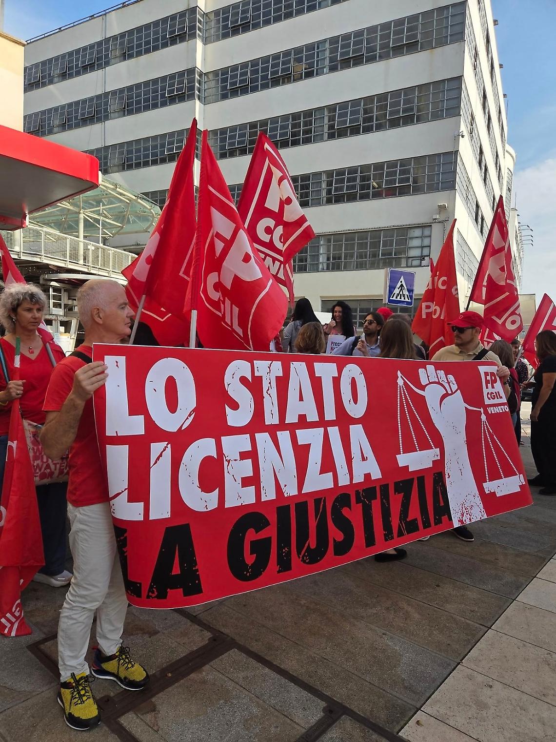 Safilo, la Filctem Cgil di Padova rifiuta l'accordo per la cassa integrazione
