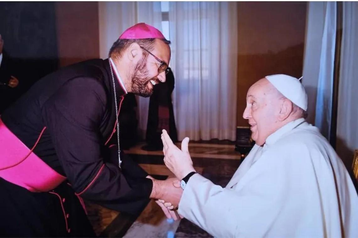 Monsignor Christian Carlassare con Papa Francesco