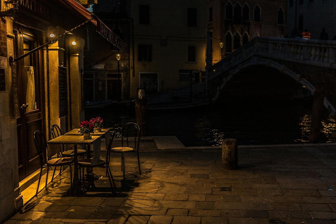 Turisti aggrediti a Venezia nella notte: ferito un 37enne, indagini in corso