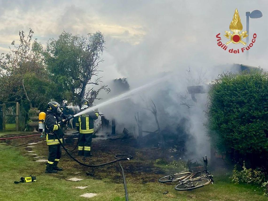 Legnaro, garage in fiamme: provvidenziale l’intervento dei Vigili del Fuoco