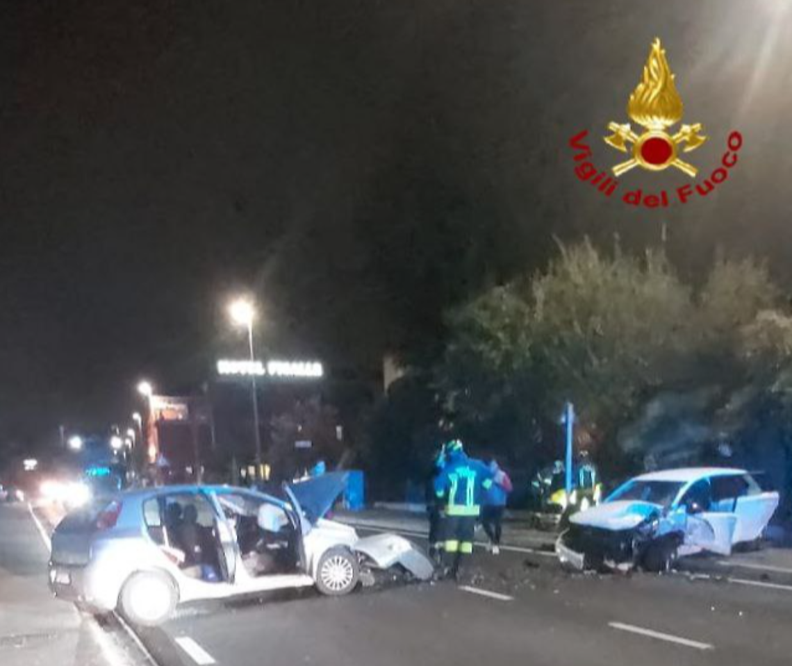 Belvedere, scontro frontale: quattro feriti