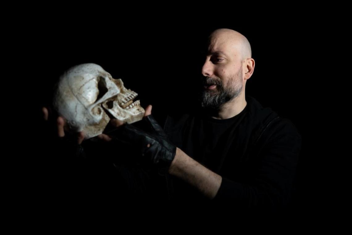 “Amleto” tra le ombre del Castello: il capolavoro di Shakespeare va in scena a Thiene in versione immersiva