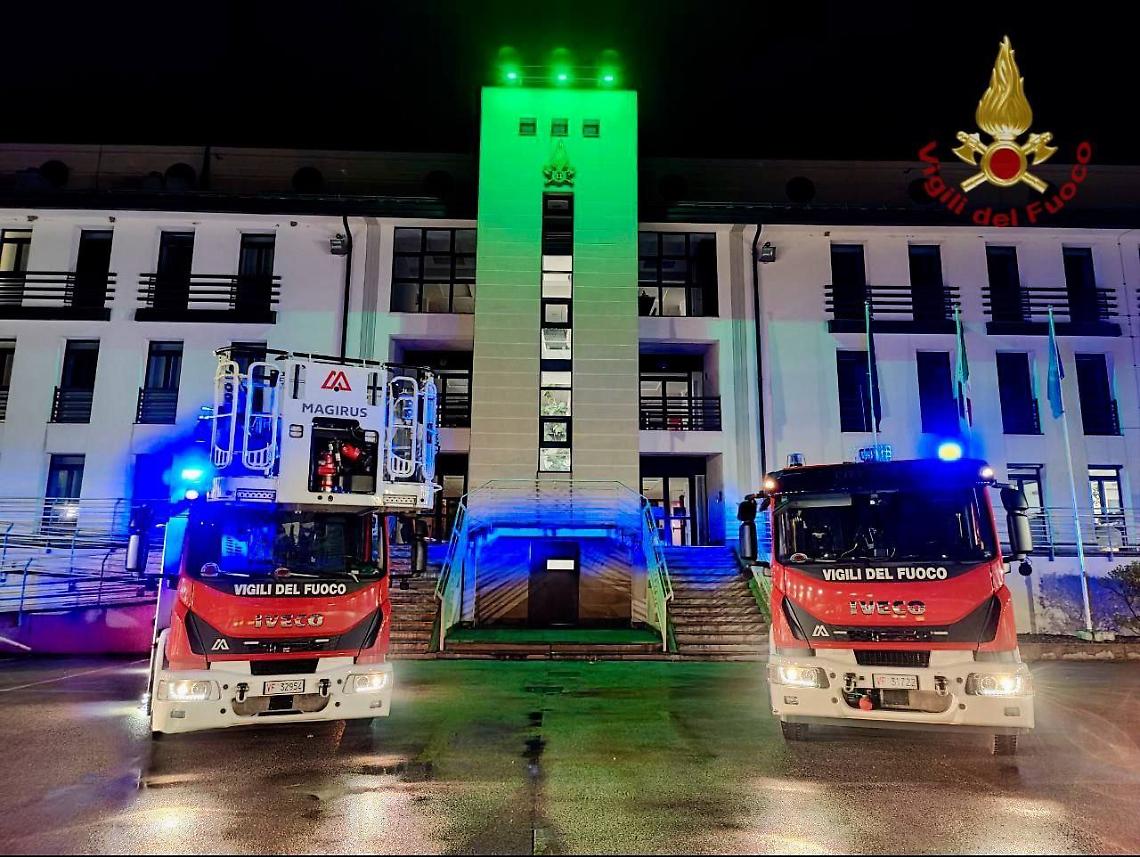 I Vigili del Fuoco si tingono di verde per PANS/PANDAS: i comandi illuminati per sensibilizzare
