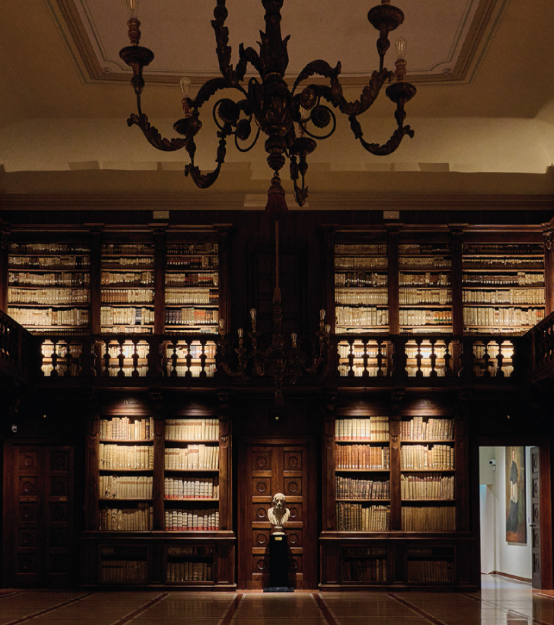 Verona svela i suoi tesori nascosti: viaggio esclusivo nella Biblioteca Capitolare e nel Duomo