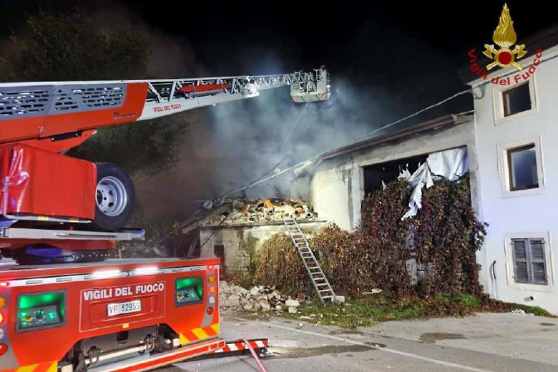 Foto del casolare esploso