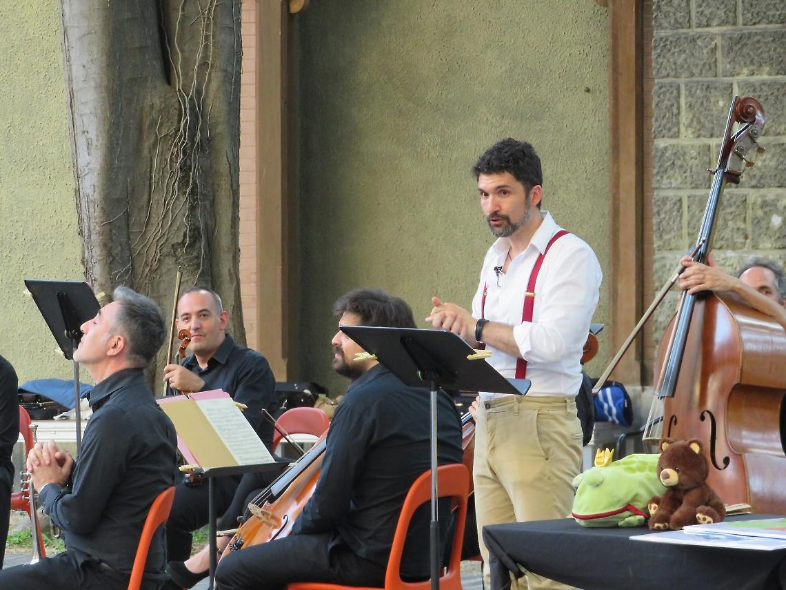 Marco Ferraro sul palco con l'Orchestra di Padova e del Veneto