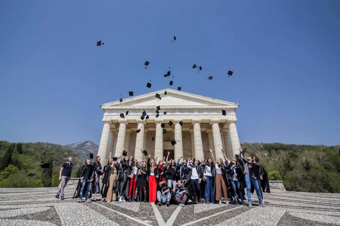 Una classe di diplomati dell'istituto Cavanis