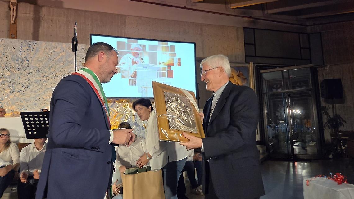 Tra commozione e musica, Montegrotto Terme saluta don Roberto dopo 15 anni e accoglie i nuovi parroci