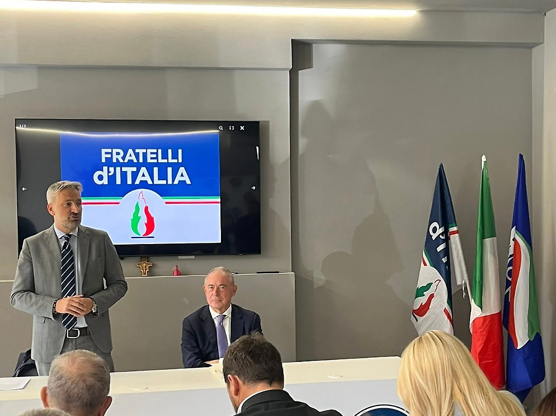 Adolfo Urso con Raffaele Speranzon alla conferenza stampa di Mestre