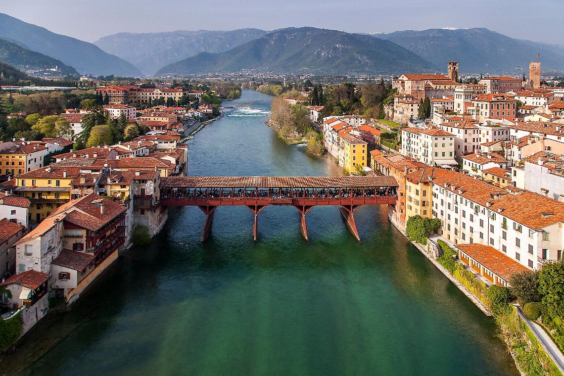 Il Ponte degli Alpini, simbolo senza tempo di Bassano: tre curiosità che forse non conosci