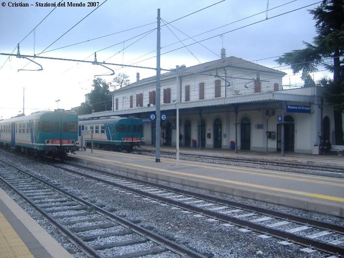 La stazione di Bassano del Grappa, dove è avvenuta l'aggressione. Credits nella foto