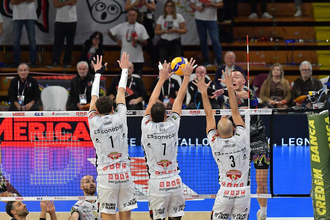 La Sonepar lotta con cuore, ma la Sir Susa Scai passa 3-0 al Pala Barton