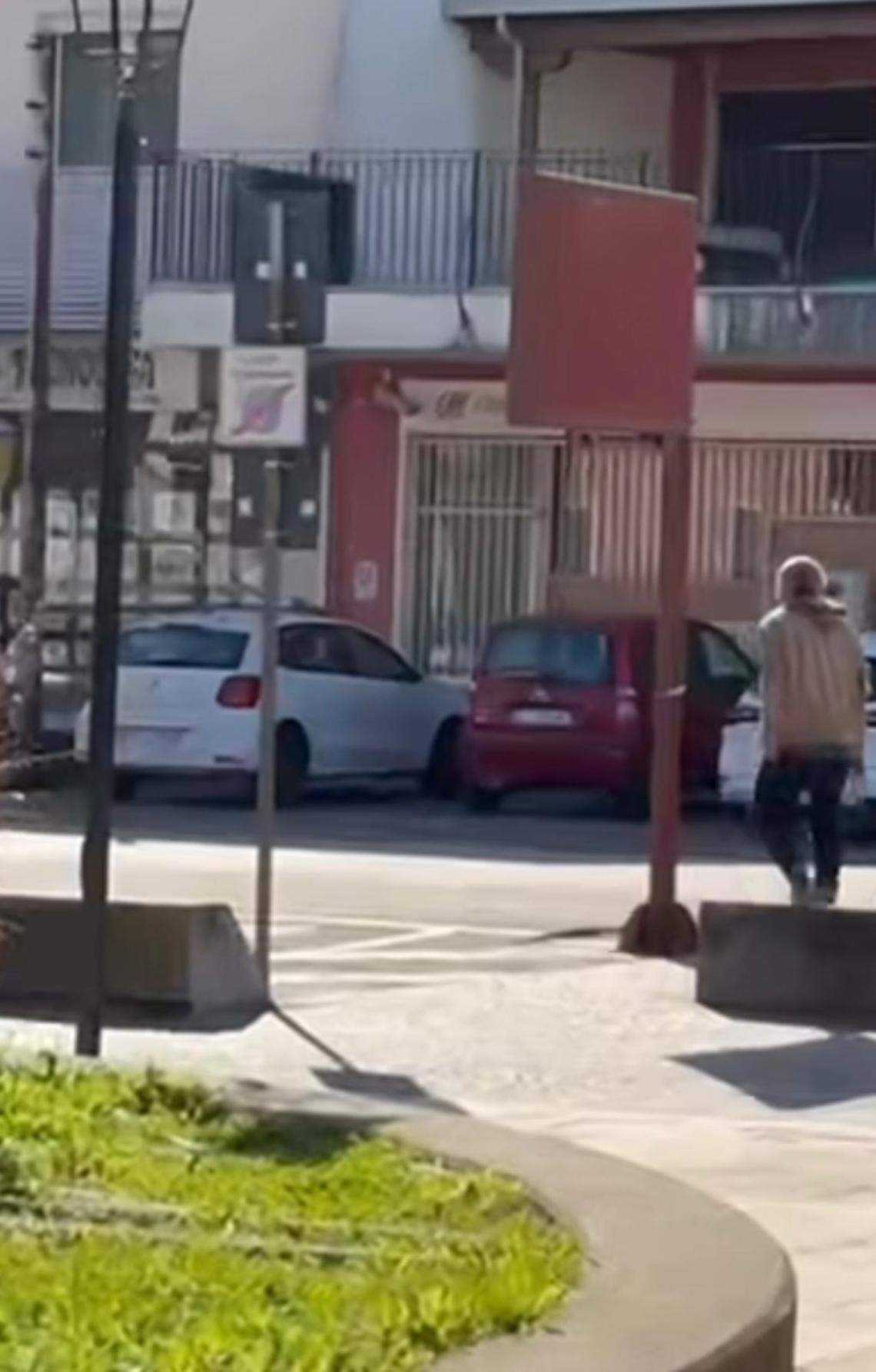 Assalto in piazza a Cadoneghe: il sindaco costretto a barricarsi nell’ufficio tecnico