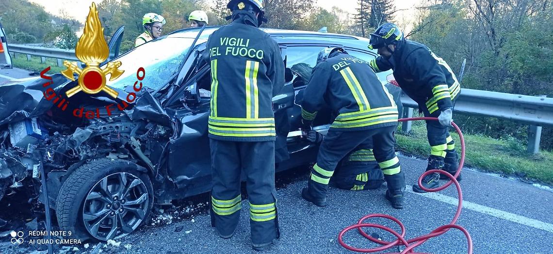  Incidente frontale a Pederobba: due feriti, elitrasporto per uno dei conducenti