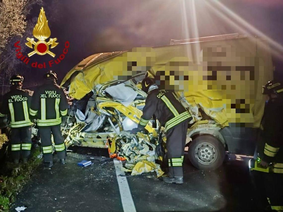 Reschigliano, incidente sulla SR308: furgone, camioncino e scooter coinvolti, un ferito estratto dai Vigili del fuoco