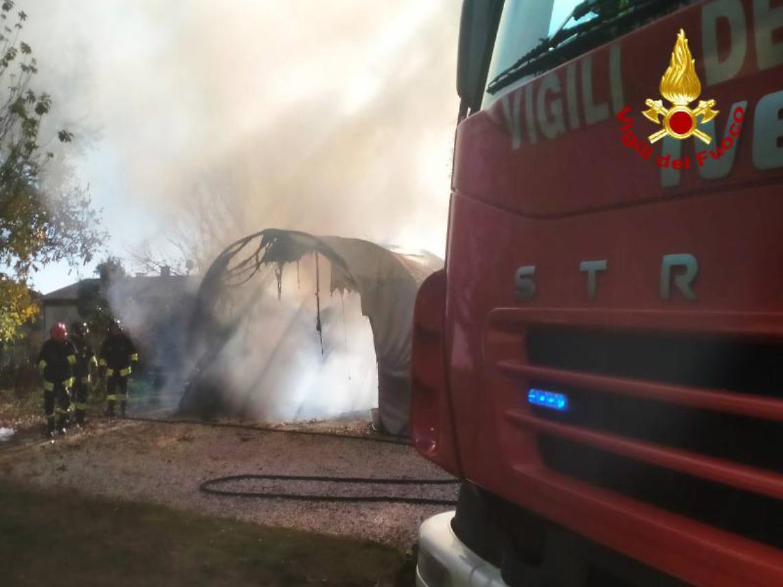 Incendio a Caldogno: legnaia distrutta, prontamente domato dai Vigili del fuoco