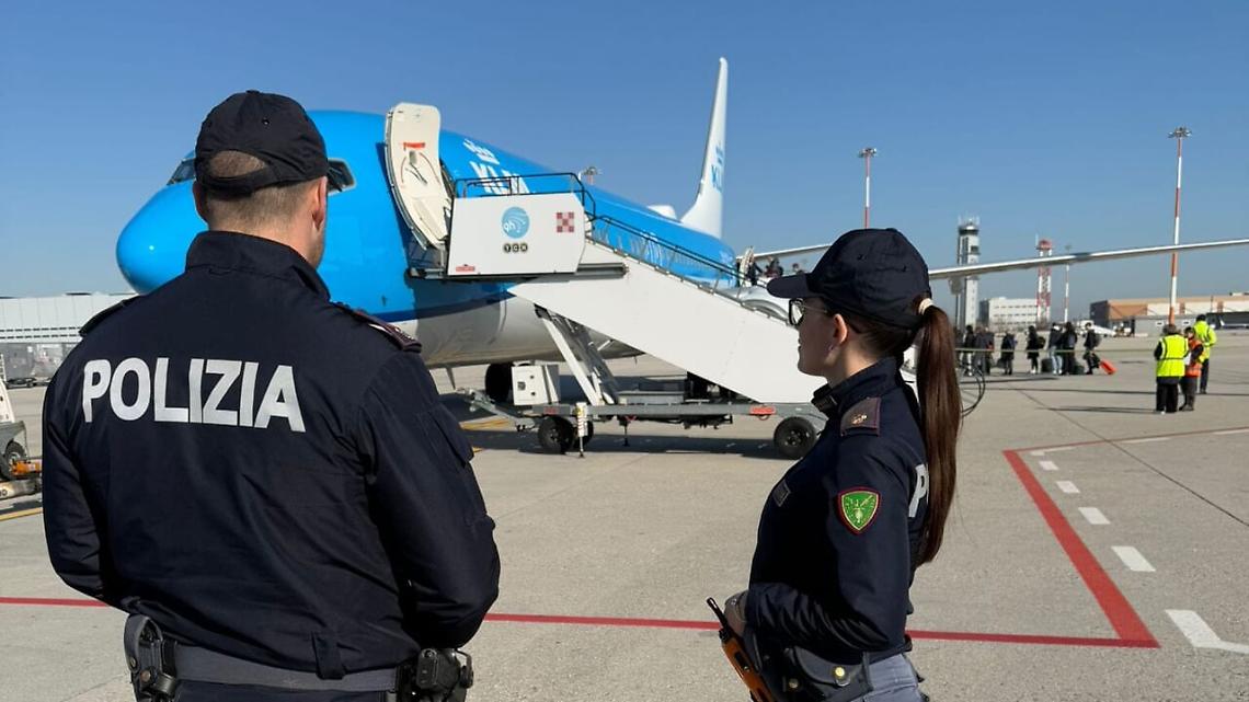 Polizia di Frontiera all'aeroporto di Venezia